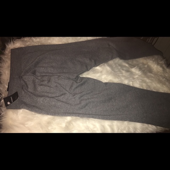Nike sweatpants - Picture 2 of 2
